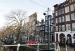 Amsterdam 7 februari 2024
Prinses Amalia woont weer in Amsterdam . Haar huis en de grachten zijn gigantisch goed beveiligd met heel veel beveiligingscamera's . OOk publiek / nieuwsgierigen blijven voor haar huis staan kijken .
