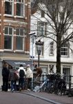 Amsterdam 7 februari 2024
Prinses Amalia woont weer in Amsterdam . Haar huis en de grachten zijn gigantisch goed beveiligd met heel veel beveiligingscamera's . OOk publiek / nieuwsgierigen blijven voor haar huis staan kijken .