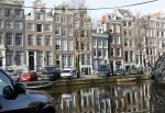 Amsterdam 7 februari 2024
Prinses Amalia woont weer in Amsterdam . Haar huis en de grachten zijn gigantisch goed beveiligd met heel veel beveiligingscamera's . OOk publiek / nieuwsgierigen blijven voor haar huis staan kijken .