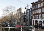 Amsterdam 7 februari 2024
Prinses Amalia woont weer in Amsterdam . Haar huis en de grachten zijn gigantisch goed beveiligd met heel veel beveiligingscamera's . OOk publiek / nieuwsgierigen blijven voor haar huis staan kijken .