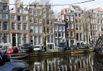Amsterdam 7 februari 2024
Prinses Amalia woont weer in Amsterdam . Haar huis en de grachten zijn gigantisch goed beveiligd met heel veel beveiligingscamera's . OOk publiek / nieuwsgierigen blijven voor haar huis staan kijken .