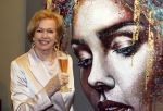 Breukelen 12 februari 2024
Ria Valk viert haar 65 jarig artiesten jubileum en krijgt een koninklijk onderscheiding van de burgemeester van de Ronde Venen.