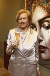 Breukelen 12 februari 2024
Ria Valk viert haar 65 jarig artiesten jubileum en krijgt een koninklijk onderscheiding van de burgemeester van de Ronde Venen.