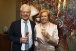 Breukelen 12 februari 2024
Ria Valk viert haar 65 jarig artiesten jubileum en krijgt een koninklijk onderscheiding van de burgemeester van de Ronde Venen. Ria Valk met partner