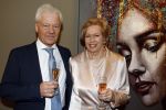 Breukelen 12 februari 2024
Ria Valk viert haar 65 jarig artiesten jubileum en krijgt een koninklijk onderscheiding van de burgemeester van de Ronde Venen. Ria Valk met partner