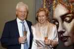 Breukelen 12 februari 2024
Ria Valk viert haar 65 jarig artiesten jubileum en krijgt een koninklijk onderscheiding van de burgemeester van de Ronde Venen. Ria Valk met partner