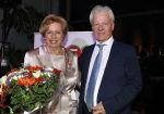 Breukelen 12 februari 2024
Ria Valk viert haar 65 jarig artiesten jubileum en krijgt een koninklijk onderscheiding van de burgemeester van de Ronde Venen. Ria Valk met partner