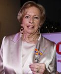 Breukelen 12 februari 2024
Ria Valk viert haar 65 jarig artiesten jubileum en krijgt een koninklijk onderscheiding van de burgemeester van de Ronde Venen.