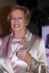 Breukelen 12 februari 2024
Ria Valk viert haar 65 jarig artiesten jubileum en krijgt een koninklijk onderscheiding van de burgemeester van de Ronde Venen.