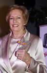 Breukelen 12 februari 2024
Ria Valk viert haar 65 jarig artiesten jubileum en krijgt een koninklijk onderscheiding van de burgemeester van de Ronde Venen.