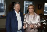 Breukelen 12 februari 2024
Ria Valk viert haar 65 jarig artiesten jubileum en krijgt een koninklijk onderscheiding van de burgemeester van de Ronde Venen. Ria Valk met haar ex partner