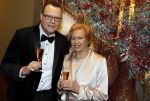 Breukelen 12 februari 2024
Ria Valk viert haar 65 jarig artiesten jubileum en krijgt een koninklijk onderscheiding van de burgemeester van de Ronde Venen.