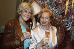 Breukelen 12 februari 2024
Ria Valk viert haar 65 jarig artiesten jubileum en krijgt een koninklijk onderscheiding van de burgemeester van de Ronde Venen. Ria Valk en Astrid Engels