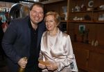 Breukelen 12 februari 2024
Ria Valk viert haar 65 jarig artiesten jubileum en krijgt een koninklijk onderscheiding van de burgemeester van de Ronde Venen. Ria Valk en Bart peeters