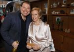 Breukelen 12 februari 2024
Ria Valk viert haar 65 jarig artiesten jubileum en krijgt een koninklijk onderscheiding van de burgemeester van de Ronde Venen. Ria Valk en Bart peeters