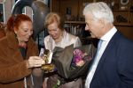 Breukelen 12 februari 2024
Ria Valk viert haar 65 jarig artiesten jubileum en krijgt een koninklijk onderscheiding van de burgemeester van de Ronde Venen. Ria Valk en Carry Tefsen