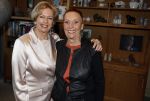 Breukelen 12 februari 2024
Ria Valk viert haar 65 jarig artiesten jubileum en krijgt een koninklijk onderscheiding van de burgemeester van de Ronde Venen. Ria Valk en Carry Tefsen