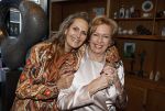 Breukelen 12 februari 2024
Ria Valk viert haar 65 jarig artiesten jubileum en krijgt een koninklijk onderscheiding van de burgemeester van de Ronde Venen. Ria Valk met haar dochter Monique