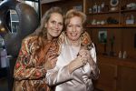 Breukelen 12 februari 2024
Ria Valk viert haar 65 jarig artiesten jubileum en krijgt een koninklijk onderscheiding van de burgemeester van de Ronde Venen. Ria Valk met haar dochter Monique