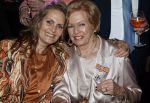 Breukelen 12 februari 2024
Ria Valk viert haar 65 jarig artiesten jubileum en krijgt een koninklijk onderscheiding van de burgemeester van de Ronde Venen. Ria Valk met haar dochter Monique