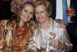 Breukelen 12 februari 2024
Ria Valk viert haar 65 jarig artiesten jubileum en krijgt een koninklijk onderscheiding van de burgemeester van de Ronde Venen. Ria Valk met haar dochter Monique