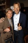Breukelen 12 februari 2024
Ria Valk viert haar 65 jarig artiesten jubileum en krijgt een koninklijk onderscheiding van de burgemeester van de Ronde Venen. Riny v d Lee met partner