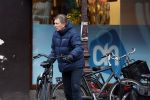 Amsterdam 20 januari 2024
Robert ten Brink op de fiets bij de Albert Heijn