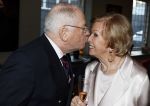 Breukelen 12 februari 2024
Ria Valk viert haar 65 jarig artiesten jubileum en krijgt een koninklijk onderscheiding van de burgemeester van de Ronde Venen. Ronnie Tober en Jan Jochems