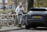 Amsterdam 4 december 2023
Sander Kleinenberg bij benzinepomp en bij zijn huis .