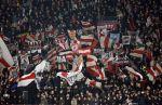 Amsterdam, 3 Februari 2024 AJAX-PSV, eindstand 1-1
Kompetitie Seizoen 2023-2024
Supporters met vlaggen AJAX