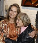 Breukelen 12 februari 2024
Ria Valk viert haar 65 jarig artiesten jubileum en krijgt een koninklijk onderscheiding van de burgemeester van de Ronde Venen. Vivian Boelen met de dochter van Ria Monique