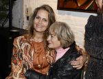 Breukelen 12 februari 2024
Ria Valk viert haar 65 jarig artiesten jubileum en krijgt een koninklijk onderscheiding van de burgemeester van de Ronde Venen. Vivian Boelen met de dochter van Ria Monique