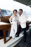Maarssen 24 februari 2024
Wesly Bronkhorst en Raquel trouwen . Ze kwam met boot aanvaren , Dirk Zeelenberg heeft ze getrouwd.