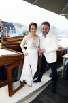 Maarssen 24 februari 2024
Wesly Bronkhorst en Raquel trouwen . Ze kwam met boot aanvaren , Dirk Zeelenberg heeft ze getrouwd.