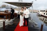 Maarssen 24 februari 2024
Wesly Bronkhorst en Raquel trouwen . Ze kwam met boot aanvaren , Dirk Zeelenberg heeft ze getrouwd.