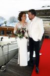 Maarssen 24 februari 2024
Wesly Bronkhorst en Raquel trouwen . Ze kwam met boot aanvaren , Dirk Zeelenberg heeft ze getrouwd.