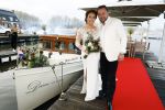 Maarssen 24 februari 2024
Wesly Bronkhorst en Raquel trouwen . Ze kwam met boot aanvaren , Dirk Zeelenberg heeft ze getrouwd.