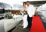 Maarssen 24 februari 2024
Wesly Bronkhorst en Raquel trouwen . Ze kwam met boot aanvaren , Dirk Zeelenberg heeft ze getrouwd.