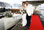 Maarssen 24 februari 2024
Wesly Bronkhorst en Raquel trouwen . Ze kwam met boot aanvaren , Dirk Zeelenberg heeft ze getrouwd.