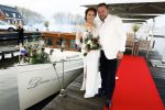 Maarssen 24 februari 2024
Wesly Bronkhorst en Raquel trouwen . Ze kwam met boot aanvaren , Dirk Zeelenberg heeft ze getrouwd.