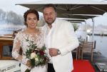 Maarssen 24 februari 2024
Wesly Bronkhorst en Raquel trouwen . Ze kwam met boot aanvaren , Dirk Zeelenberg heeft ze getrouwd.