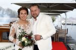 Maarssen 24 februari 2024
Wesly Bronkhorst en Raquel trouwen . Ze kwam met boot aanvaren , Dirk Zeelenberg heeft ze getrouwd.