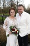 Maarssen 24 februari 2024
Wesly Bronkhorst en Raquel trouwen . Ze kwam met boot aanvaren , Dirk Zeelenberg heeft ze getrouwd.