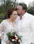Maarssen 24 februari 2024
Wesly Bronkhorst en Raquel trouwen . Ze kwam met boot aanvaren , Dirk Zeelenberg heeft ze getrouwd.