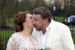 Maarssen 24 februari 2024
Wesly Bronkhorst en Raquel trouwen . Ze kwam met boot aanvaren , Dirk Zeelenberg heeft ze getrouwd.