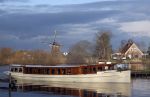 Maarssen 24 februari 2024
Wesly Bronkhorst en Raquel trouwen . Ze kwam met boot aanvaren , Dirk Zeelenberg heeft ze getrouwd.