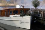 Maarssen 24 februari 2024
Wesly Bronkhorst en Raquel trouwen . Ze kwam met boot aanvaren , Dirk Zeelenberg heeft ze getrouwd.