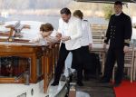 Maarssen 24 februari 2024
Wesly Bronkhorst en Raquel trouwen . Ze kwam met boot aanvaren , Dirk Zeelenberg heeft ze getrouwd.