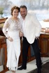 Maarssen 24 februari 2024
Wesly Bronkhorst en Raquel trouwen . Ze kwam met boot aanvaren , Dirk Zeelenberg heeft ze getrouwd.