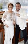 Maarssen 24 februari 2024
Wesly Bronkhorst en Raquel trouwen . Ze kwam met boot aanvaren , Dirk Zeelenberg heeft ze getrouwd.
